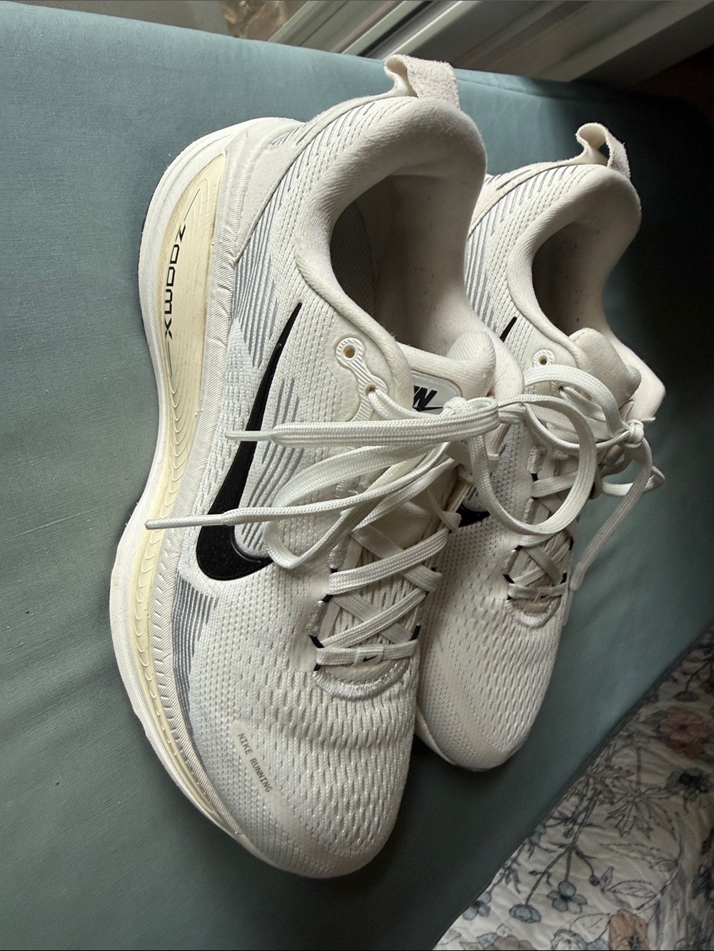 Nike Vomero 18 White Running Shoes with Black Swoosh - Picture 2 of 5